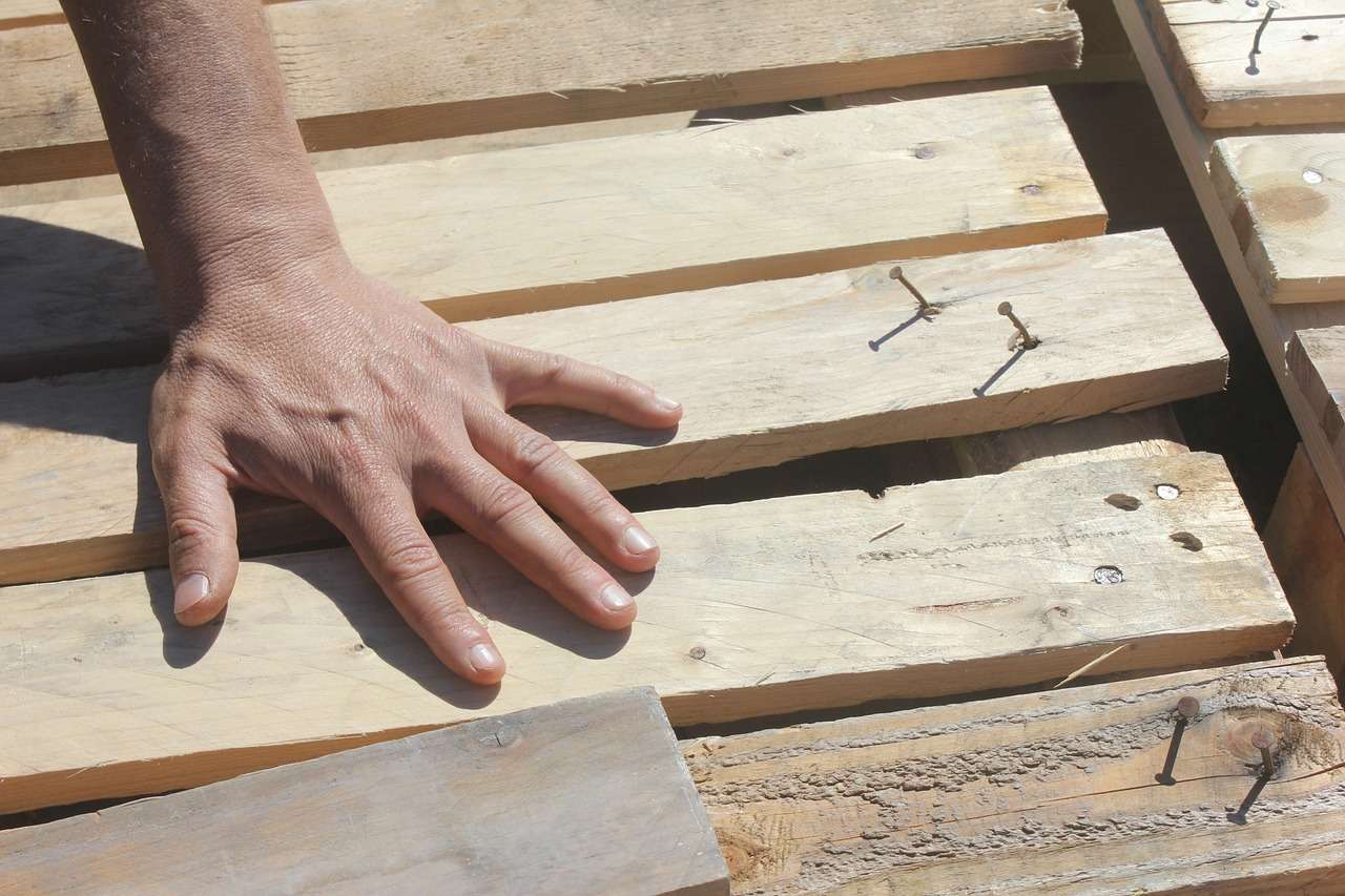 hand, wood, fingers-287041.jpg